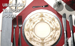 Icono El sitio del tenedor del postre es en la parte superior del sitio de plato El tenedor de postre se coloca junto al resto de los cubiertos de postre