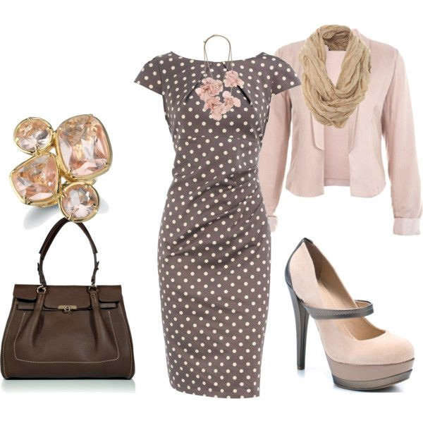 Vestuario mujer. Conjunto prendas vestuario mujer.