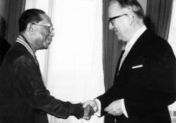 Presentación de credenciales de la Mision de Ceylan a Walter Hallstein, Presidente def la Commission de la EEC,. 
Walter Hallstein