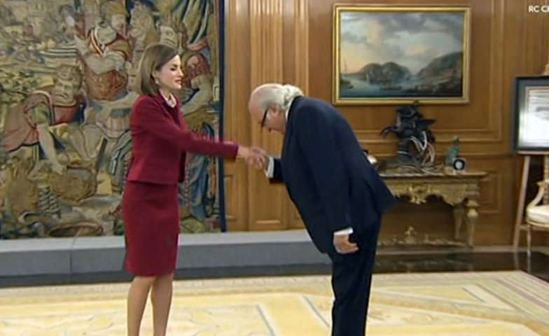 Recepción premiados. La reina Letiizia recibe a los ganadores microrrelatos Museo de la Palabra