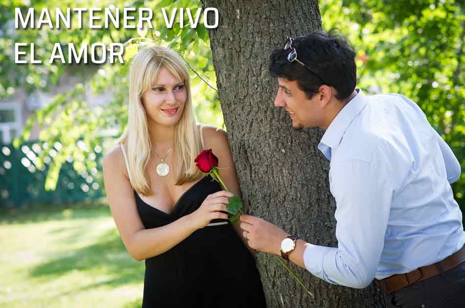 Manter vivo el amor. Gestos para mantener vivo el amor. Pareja de enamorados