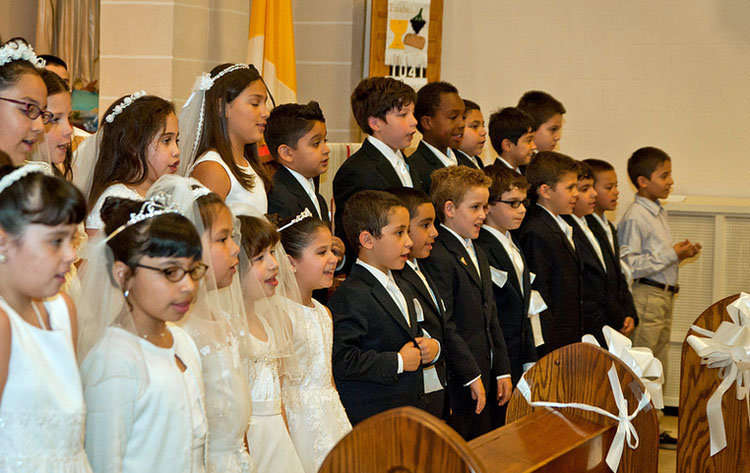 Comulgantes. Celebrar la primera comunión. Saint Francis Academy