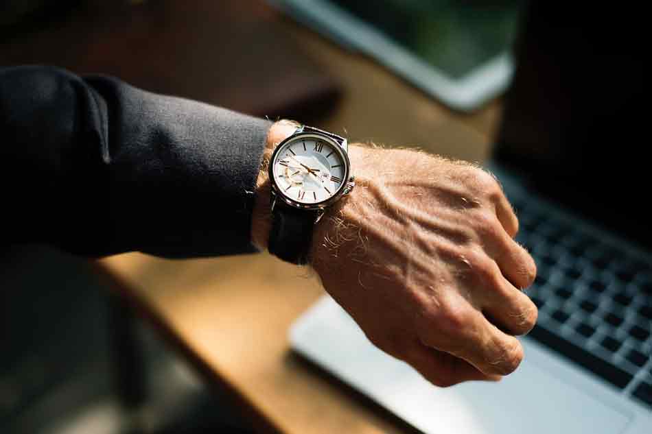 Ser puntuales. La importancia de ser puntuales. La puntualidad. Reloj de pulsera