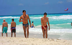 Jóvenes playa Cancún Jóvenes playa Cancún - México