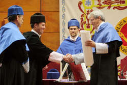 Doctor Honoris Causa Doctor Honoris Causa al científico navarro Pedro María Etxenike Landiribar