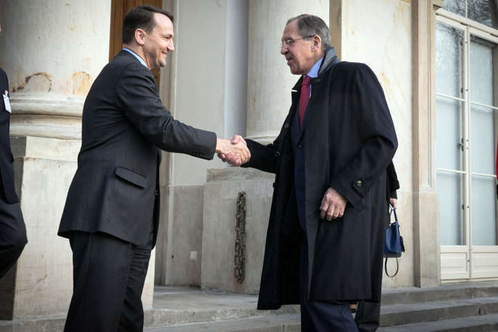 Saludo Rados³aw Sikorski y Sergey Lavrov encuentro Rusia-Polonia. Saludo Rados³aw Sikorski y Sergey Lavrov encuentro Rusia-Polonia