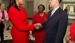 Saludo ENcuentro y saludo Delta Sigma Theta Sorority.