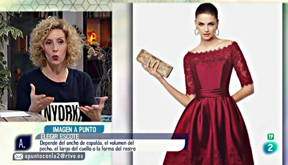 Escote cuello barco. Escote cuello barco que realza los hombros