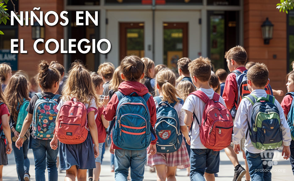 Los buenos modales de los niños en el colegio - escuela. La educación es importante tanto en la escuela como en casa