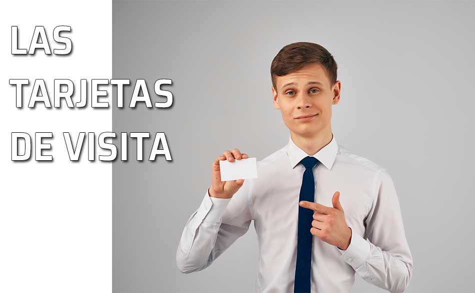 Tarjetas de presentación. Hombre de negocios con tarjeta de visita o presentación