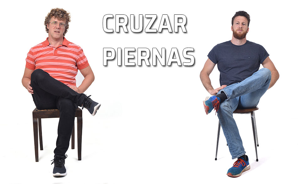 Cruzar piernas hombres. Dos hombres con las piernas cruzadas a la altura de las rodillas