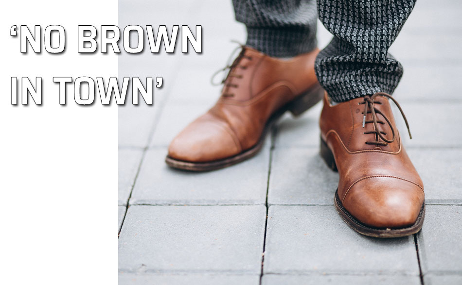 Vestir zapatos color marrón. El no uso del color marrón en el vestuario inglés