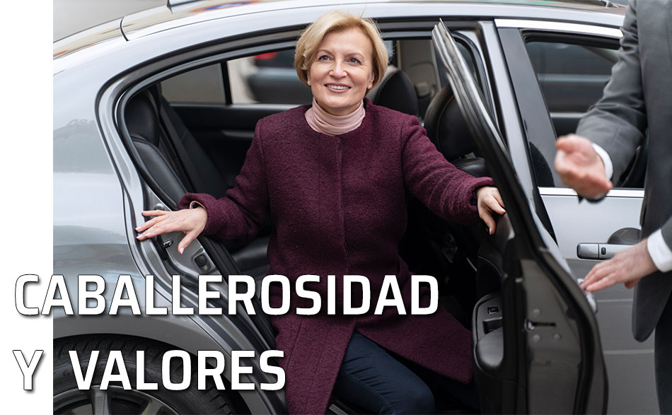 Caballerosidad y valores Ser un perfecto caballero. Un hombre abra la puerta de un auto y la sujeta para que salga una mujer
