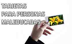 Icono tarjetas mala educación Entregando una tarjeta de visita