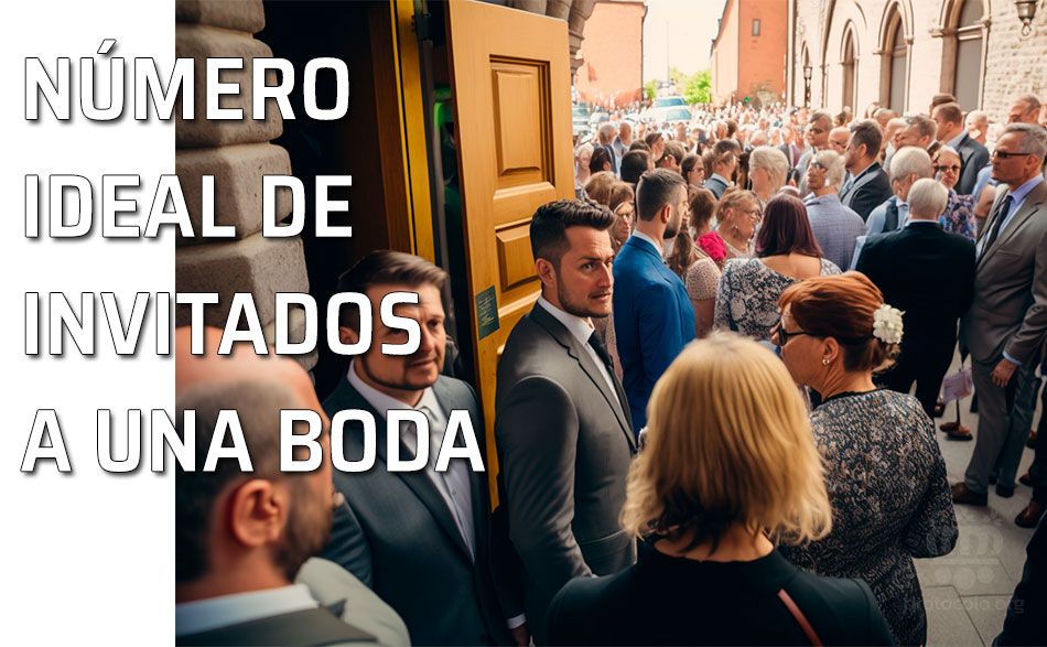 Invitados a una boda Los novios deciden el número de invitados en función de diversos factores. Grupo de invitados esperan a una boda esperan a la puerta de la iglesia
