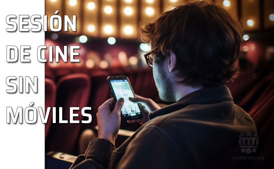 Los teléfonos móviles en los cines molestan aunque estén en modo silencio o vibrador. Disfrutar de una película en el cine supone estar tranquilo sin molestias de ruidos o luces que no sean las de la pantalla