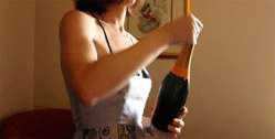 Botella cava. Abrir botella cava.