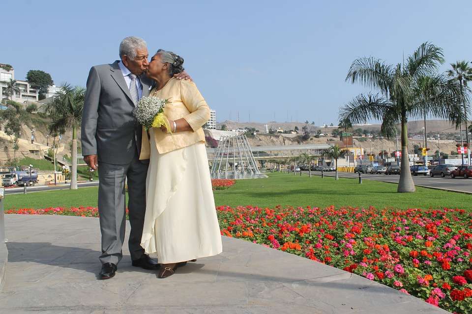 Pareja aniversario. Pareja celebra aniversario