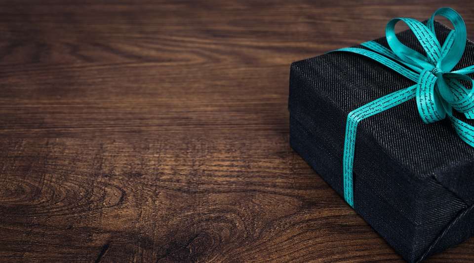 Caja de regalo. Caja de regalo con lazo