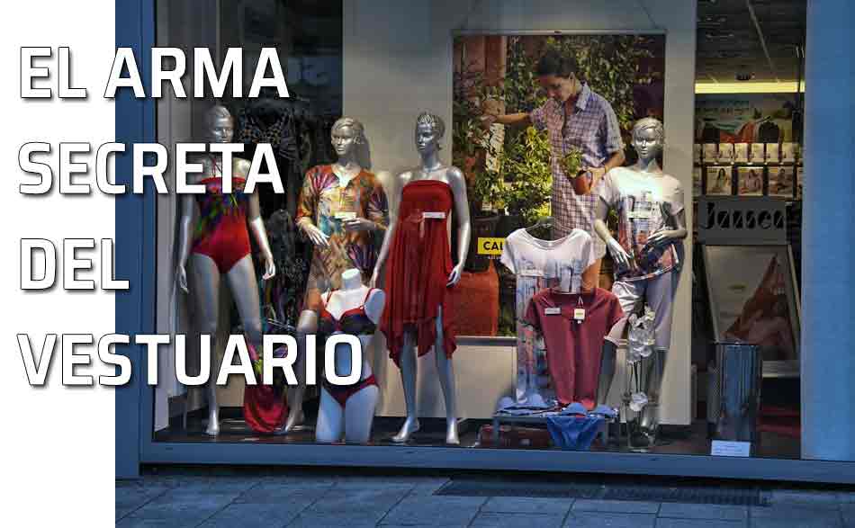 El vestuario y el aspecto. Escaparate tienda de moda