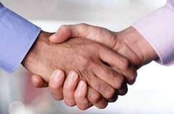 Saludo. Dar la mano.
