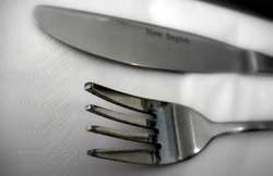 Cuchillo y tenedor. Cuchillo y tenedor de mesa.