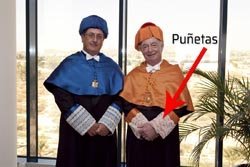 Vestuario universitario: las puñetas El uso de las puñetas en el vestuario universitario. Doctor Honoris Causa a Knox Lovell