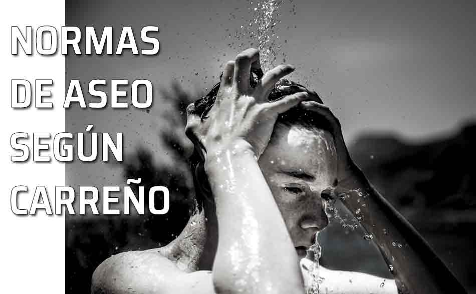 Chico bañándose. Normas de aseo según Carreño