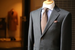 Elegante traje de caballero