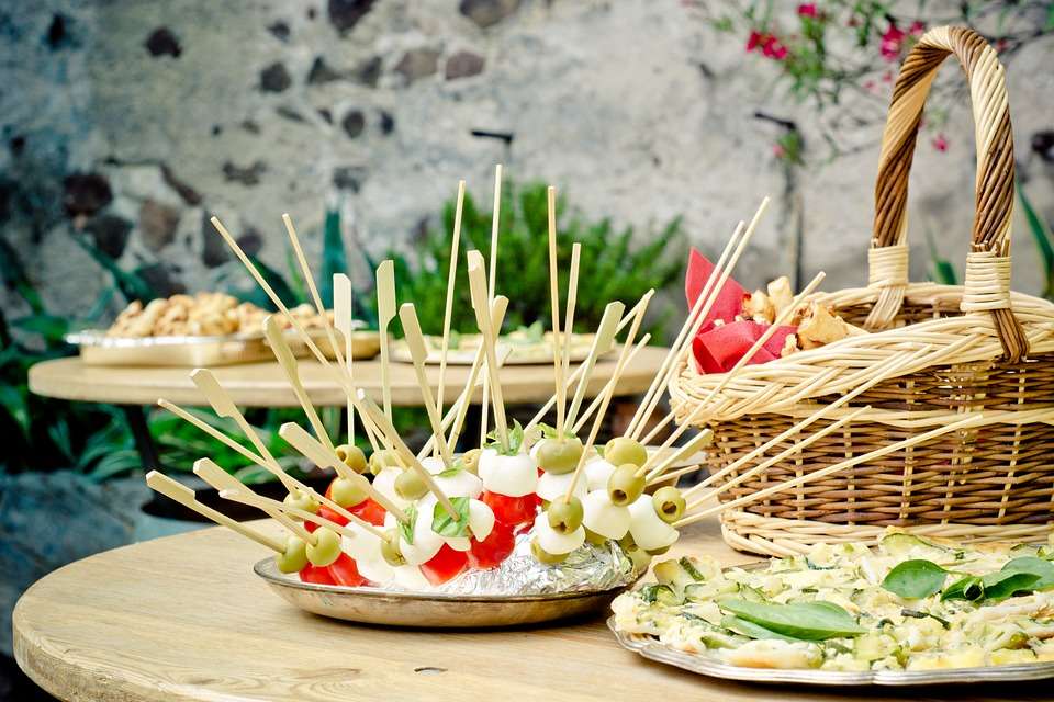 Aperitivo. Anfitriones - Ofrecer un aperitivo
