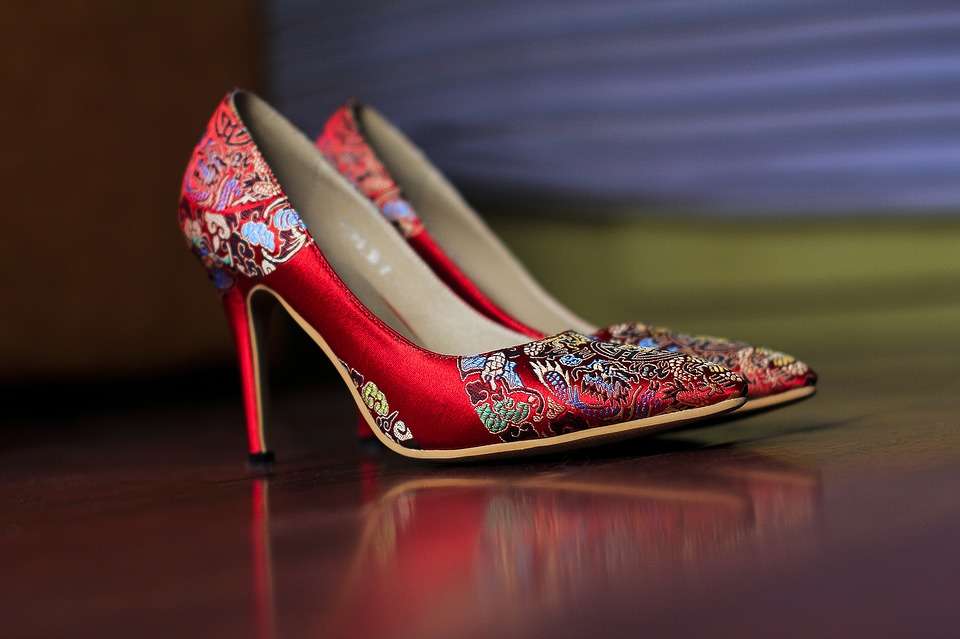 Zapatos de mujer. Zapatos de mujer de tacón alto