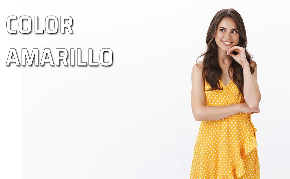 Color amarillo. Mujer con vestido de color amarillo