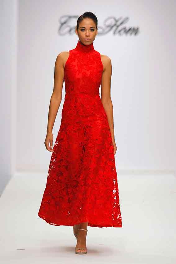 Vestido de fiesta en alta costura. Vestido de mujer rojo