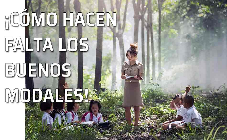 Educación y buenos modales. Niños en una clase al aire libre