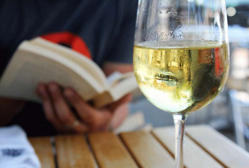 Vino blanco. Copa de vino blanco.