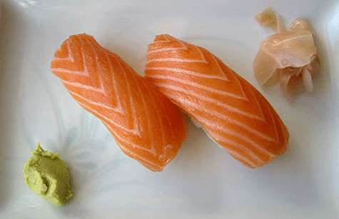 Plato se sushi. Plato de sushi de salmón.