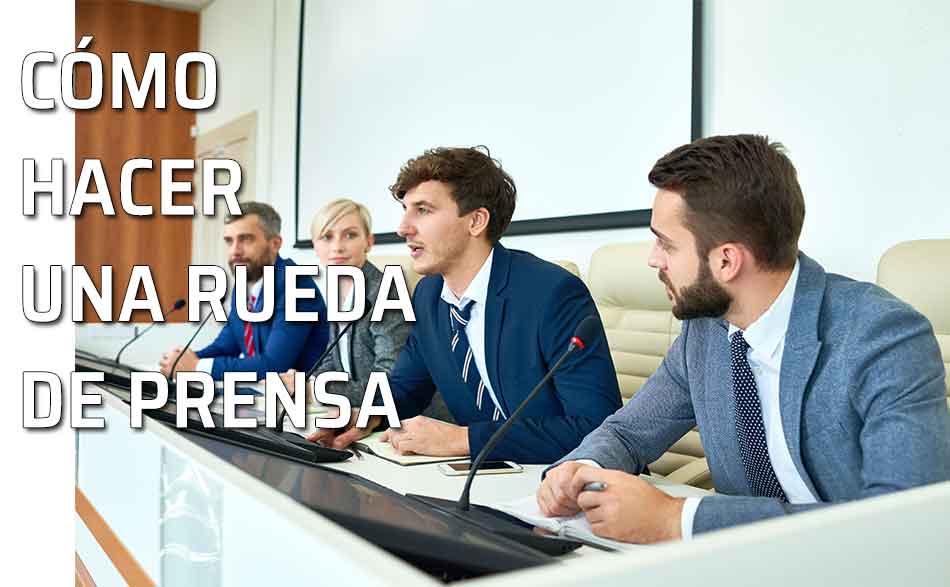 Dar una rueda de prensa. Rueda de prensa política