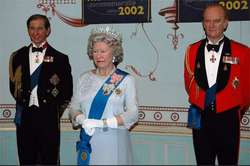 Familia Real. Isabel II, el Príncipe Carlos y el Dique de Edimburgo.