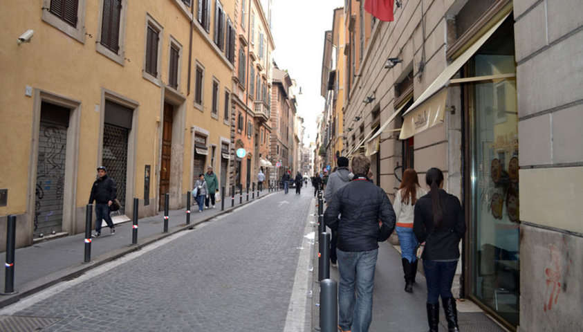 Andar calle. Andar por la calle de una gran ciudad.