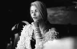 Icono elegancia y buenos modales La importancia de los valores para ser elegantes. Mujer elegante