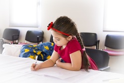 Escuela - Niña en el colegio Escuela - Niña en el colegio
