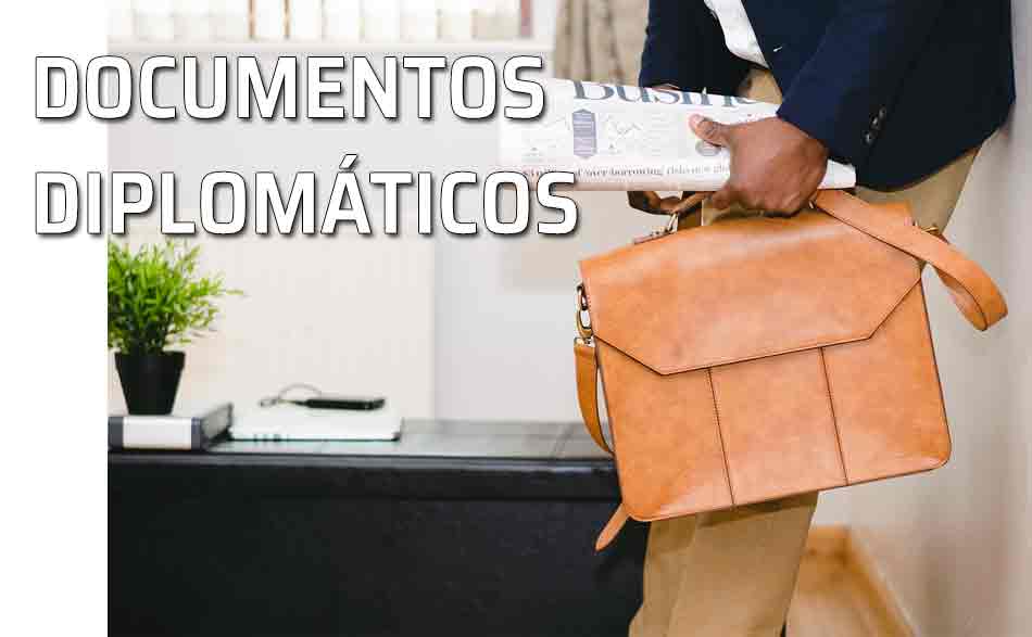 Documentos diplomáticos. Cartera con documentos. Declaraciones