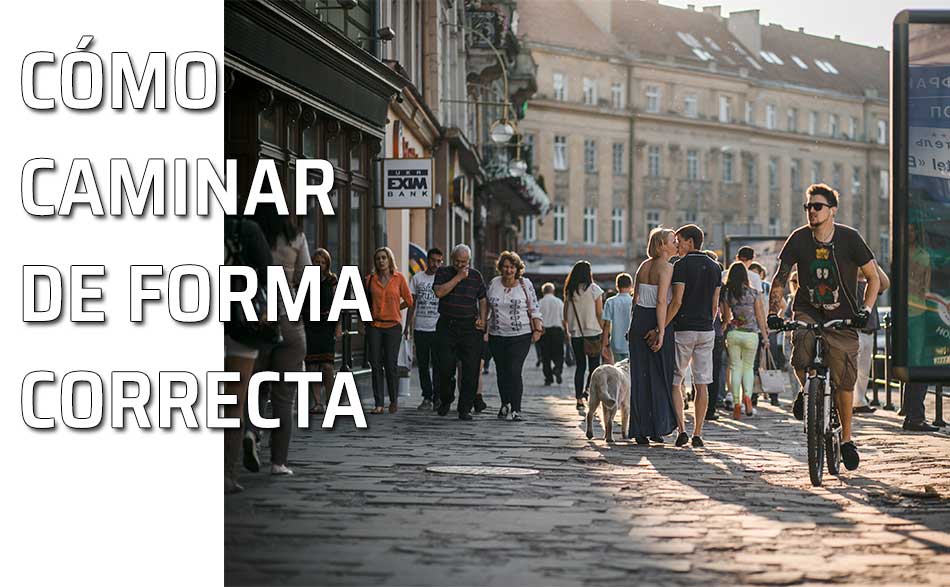 Caminar de forma correcta. Gente paseando por una calle