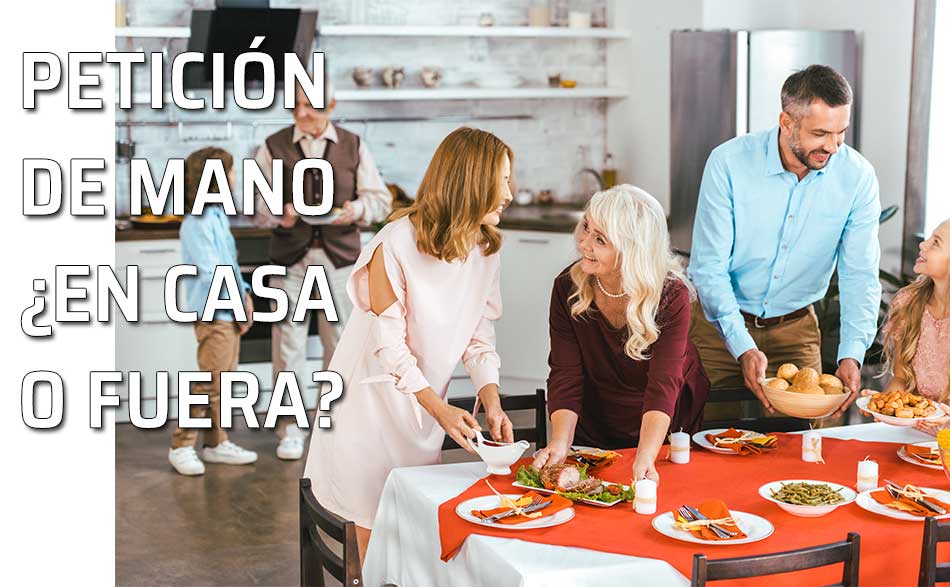 Dónde hacer petición mano. Una familia celebra una petición de mano