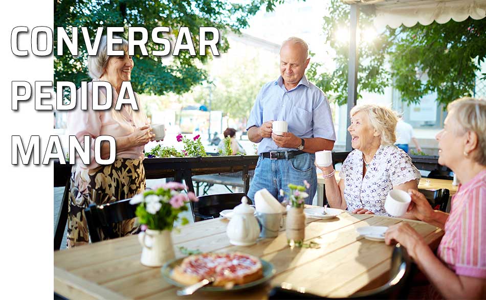 Temas conversación pedida mano. Padres conversan pedida de mano de sus hijos