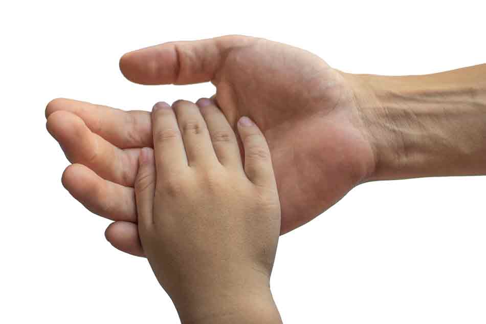 El tacto social. El sentido del tacto en nuestras relaciones sociales. Caricia en un niño