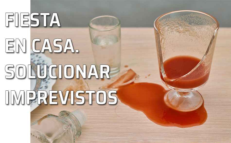 Consejos para solucionar imprevistos y pequeños incidentes. Una copa rota con una bebida de tomate