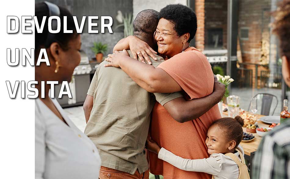 Devolver una visita. Unos amigos van de visita a casa de otros amigos
