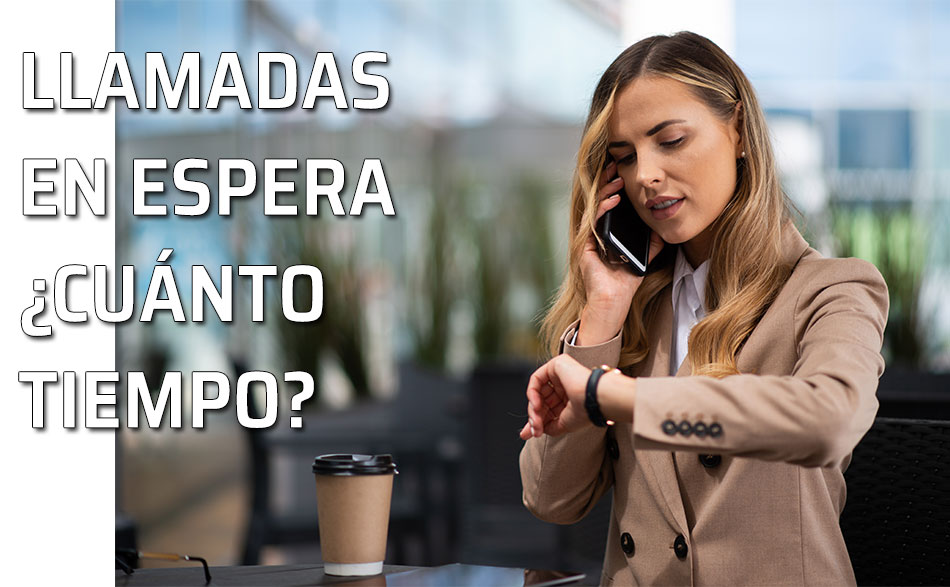 Cuánto tiempo podemos tener una llamada en esperar o esperar a que nos atiendan. Una mujer consulta el tiempo que le tienen en espera durante una llamada