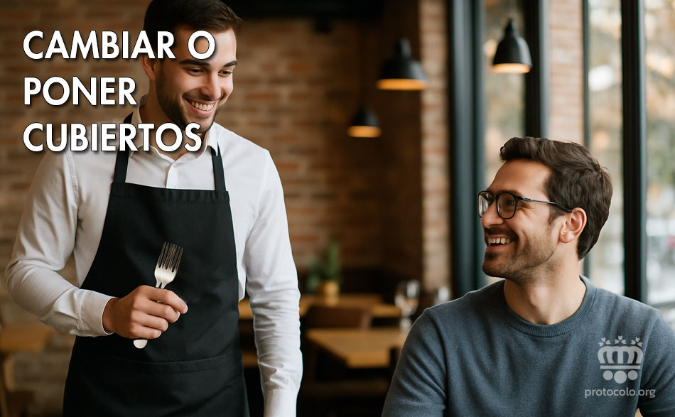 En algunas comidas es necesario poner cubiertos adicionales a los iniciales. Los cubiertos adicionales se deben poner cuando lo requiera el plato a servir